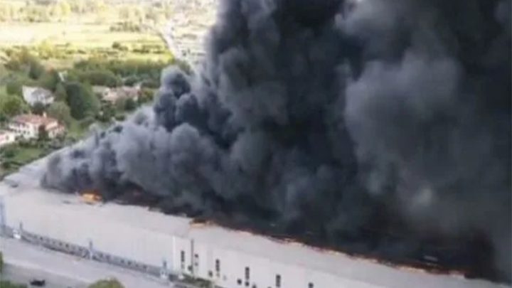 Brucia lo stabilimento Sapa di Airola