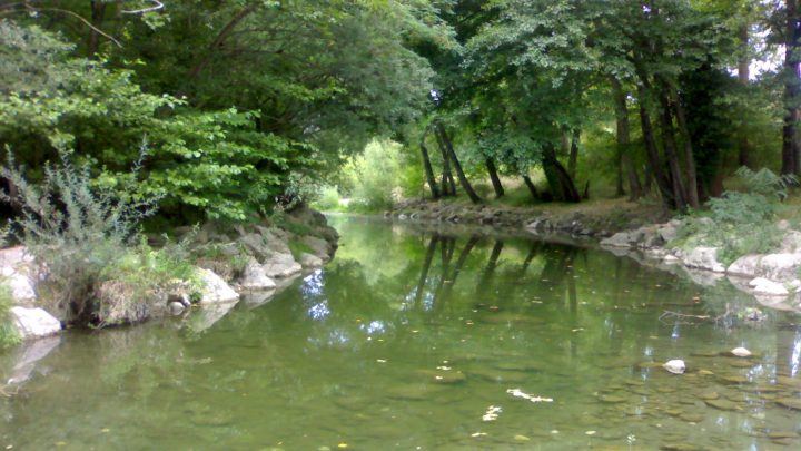 Avellino, rifiuti speciali abbandonati sulle sponde del fiume Calore