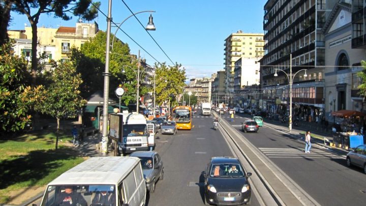 Napoli, la protesta dei no vax