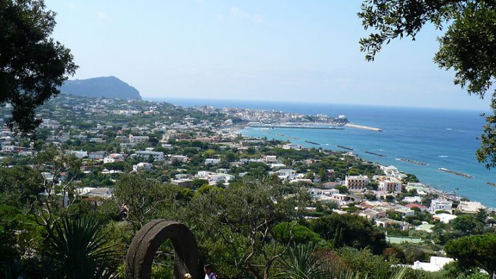 Ischia, scuola chiude per contagi Covid