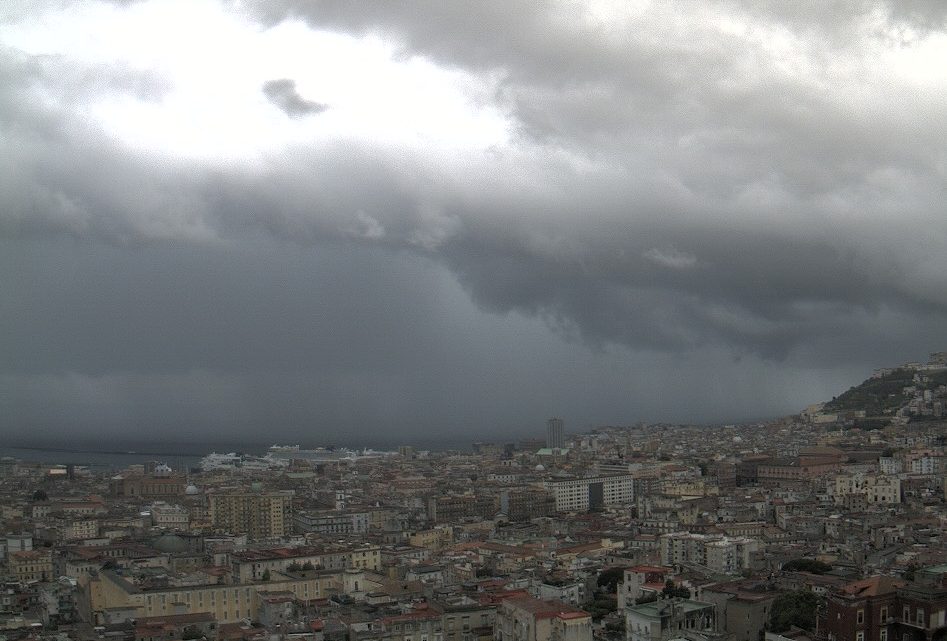 Maltempo, prosegue fino al pomeriggio di domali l’allerta