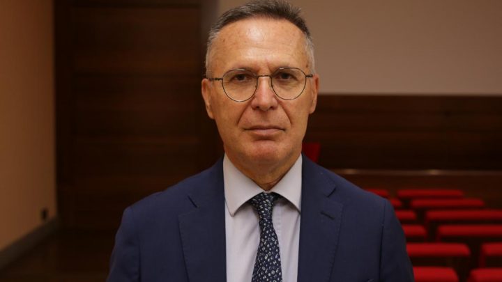 Covid, gli specialisti consigliano prudenza in vista delle festività