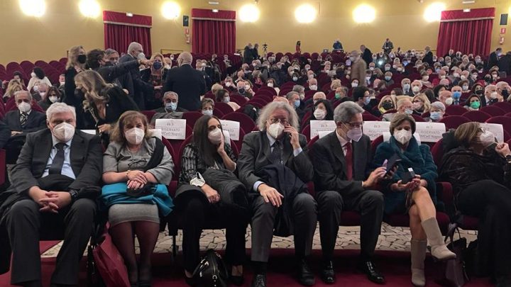 Napoli, l’Ordine dei Medici assegna le medaglie per i 40 anni di laurea