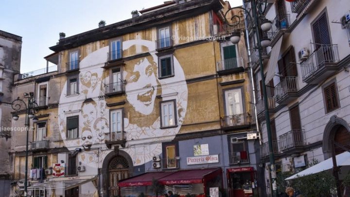 Napoli, in farmacia la lunga notte dei vacccini