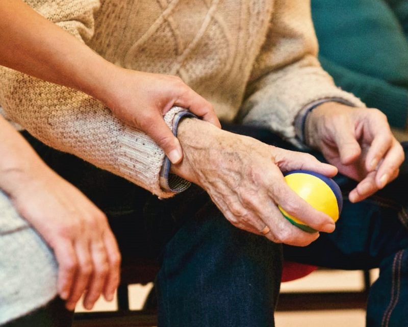 Un anziano su due con più patologie croniche