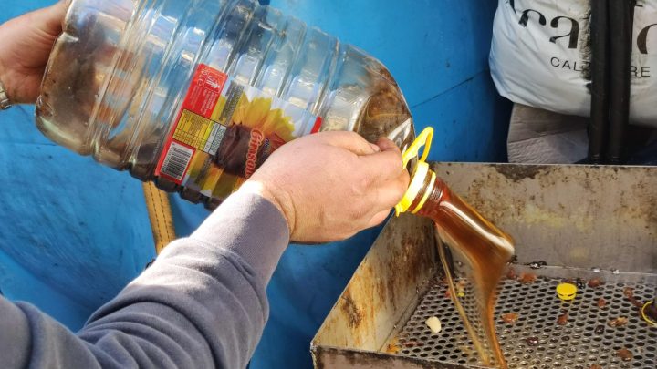 Piazza Lauro Sorrento, raccolti 1400 litri di olio esausto domestico