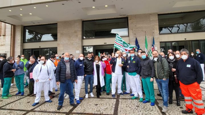 Cisl Fp Napoli, sit in di protesta davanti al “Monaldi”
