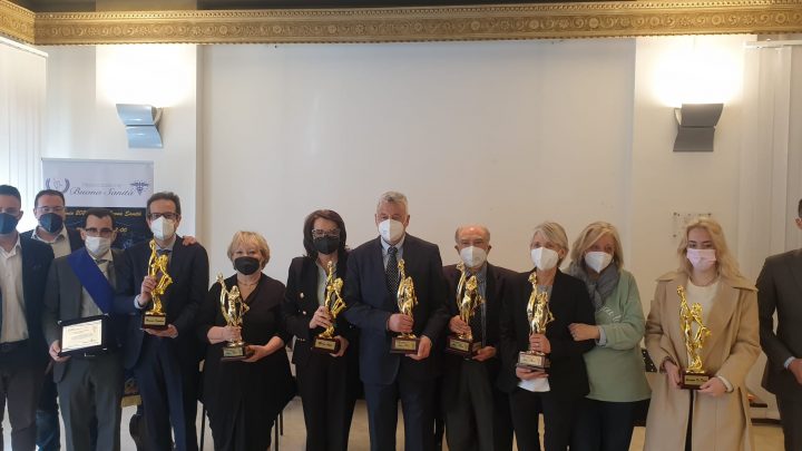 “Buona Sanità”, premio alla memoria per il medico eroe De Donno