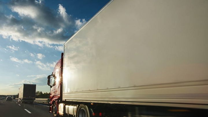Rincaro carburante, nel casertano si fermano i tir
