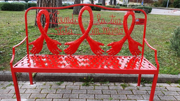 Asl Na 1, inaugurata La Panchina Rossa