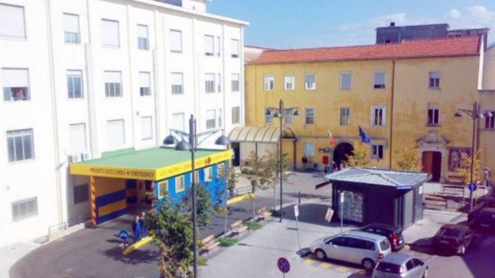 Ospedale di Eboli, primario malato e reparto chiuso