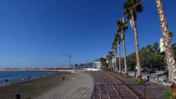 Salerno, barista si difende da una rapina  a colpi di scopa