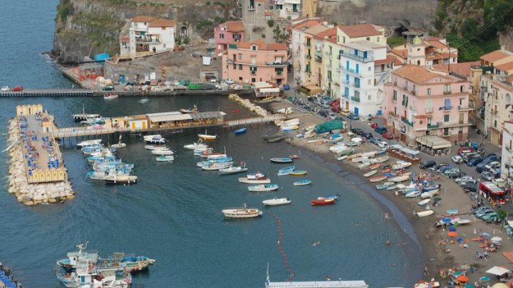 Marina Grande di  Sorrento ridiventa balneabile