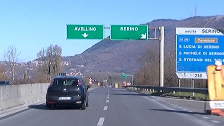 A 16, a fuoco Tir carico di materiale sanitario