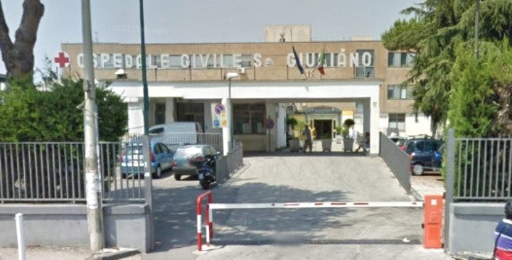 Ospedale Giugliano, colto in zona vietata un uomo spintona l’infermiera e fugge