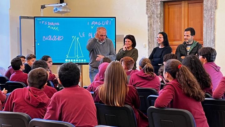 Massa Lubrense, un corso di vela per gli alunni del “Bozzaotra”