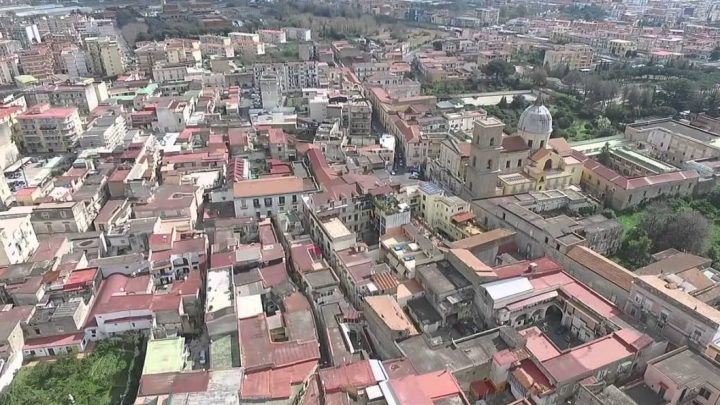 Molosso aizzato contro i Carabinieri morde il padrone