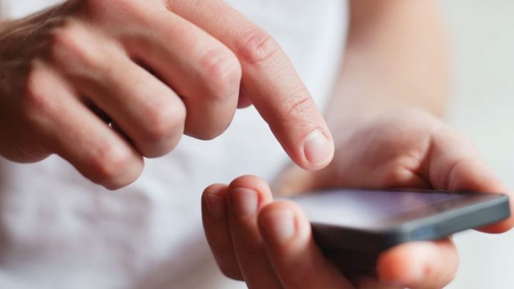 Adolescenti, in Italia oltre 700mila dipendenti da social e videogame