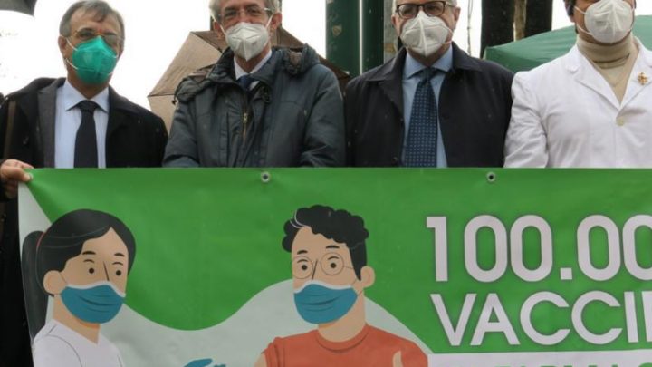 Chiude l’hub vaccinale di piazza Vittoria, nella storica edicola