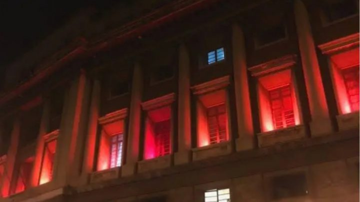 Salerno, giornata mondiale Aids: il Palazzo di città si tinge di rosso