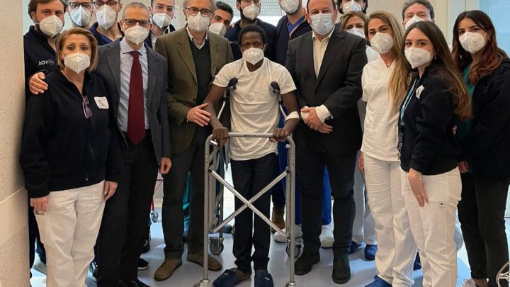 Colpito da una grave tubercolosi, Mory torna a vivere grazie alle équipes del Policlinico Vanvitelli