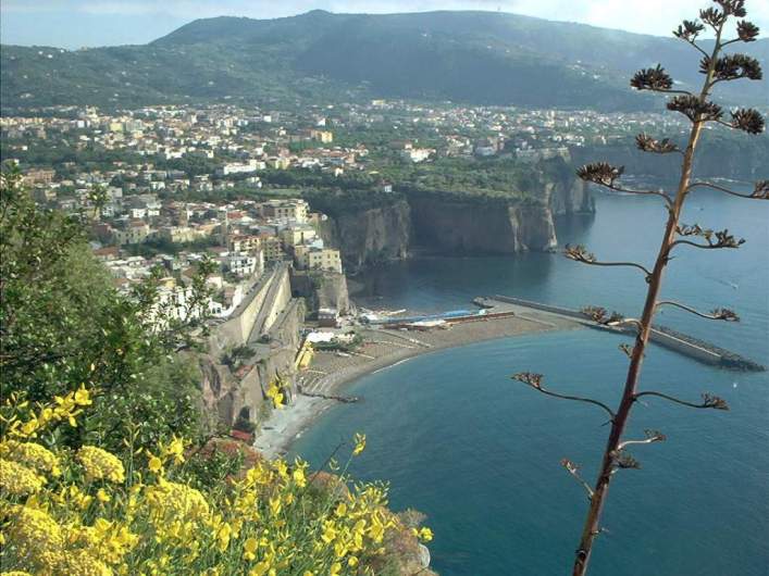 Abusivismo edilizio in Penisola sorrentina, sei case da abbattere a Sorrento: famiglie in strada