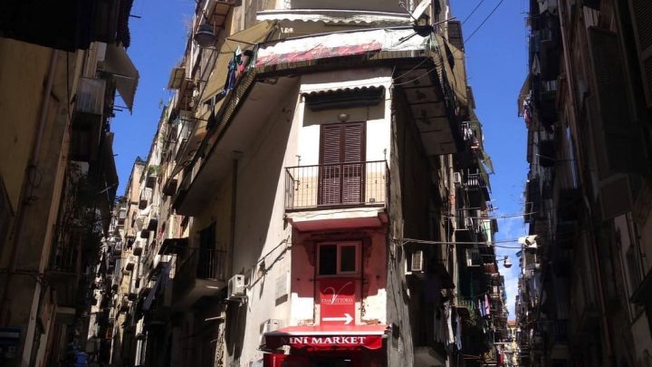 A Napoli “La porta de sogni”