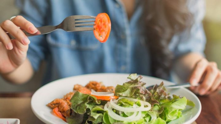 Covid e disturbi alimentari: allarme ortoressia, l’ossessione del mangiare sano