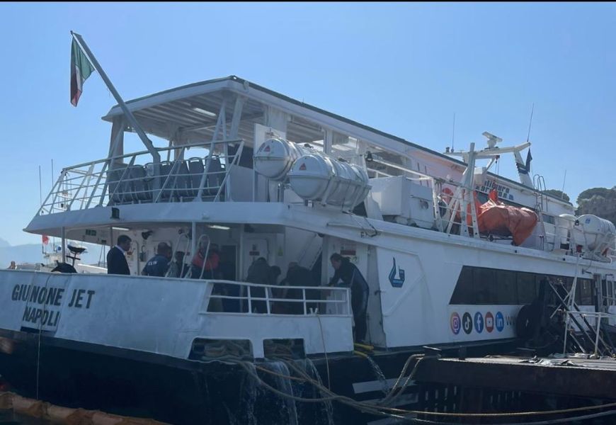 Sorrento, a Marina Piccola sfiorata la tragedia