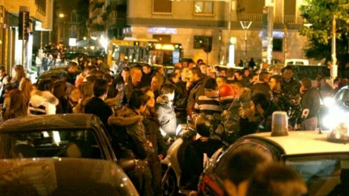 La movida sempre più una guerra di bande