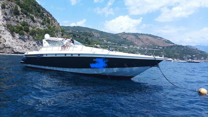 Marina del Cantone, la Capitaneria di porto effettua brillante salvataggio in mare