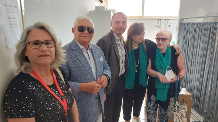 Le associazioni di volontariato donano un incubatore all’Aorn Caserta