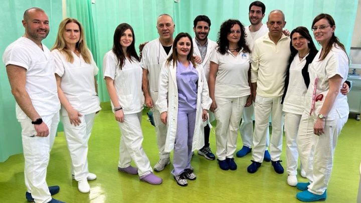 Cardarelli, paziente tedesco di 101 anni colpito da Ictus: torna a casa in buona salute dopo una settimana di ricovero
