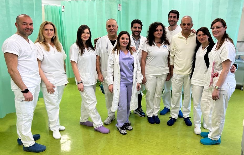 Cardarelli, paziente tedesco di 101 anni colpito da Ictus: torna a casa in buona salute dopo una settimana di ricovero