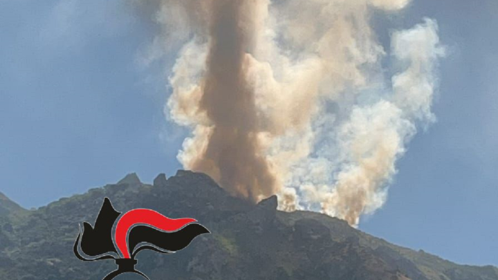 Ischia, grave incendio a Serrara Fontana