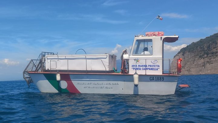 Punta Campanella, raccolta differenziata direttamente dagli yacht: torna in azione lo Spazzamare