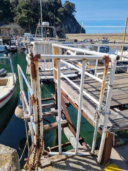Da vecchio borgo dei pescatori a porto “off shore” dove tutto è permesso o quasi