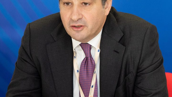 Fondi coesione, il ministro Fitto scrive ai sindaci campani