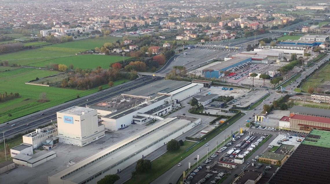 Marcianise, rogo in un capannone nella zona industriale