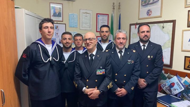 Porto di Marina Piccola, visita speciale dell’Ammiraglio Ispettore Nicola Carlone