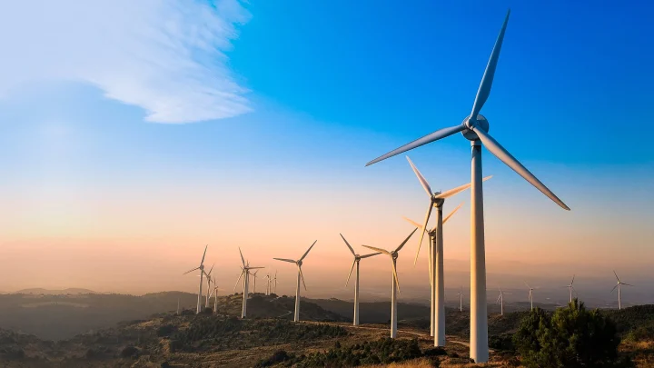 Energie rinnovabili, a Cina  e India il “bollino verde”, Italia dietro la lavagna e berretto d’asino