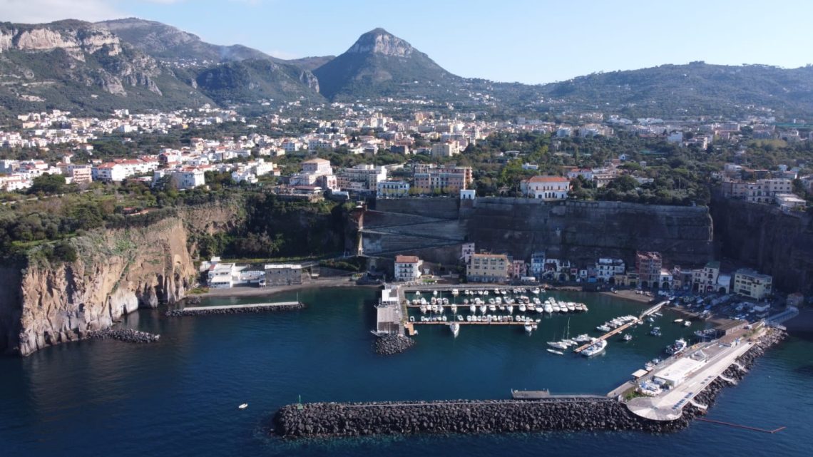 Premio Amarena 2024: “Cultura delle origini e luoghi di culto” nei rioni di Piano di Sorrento