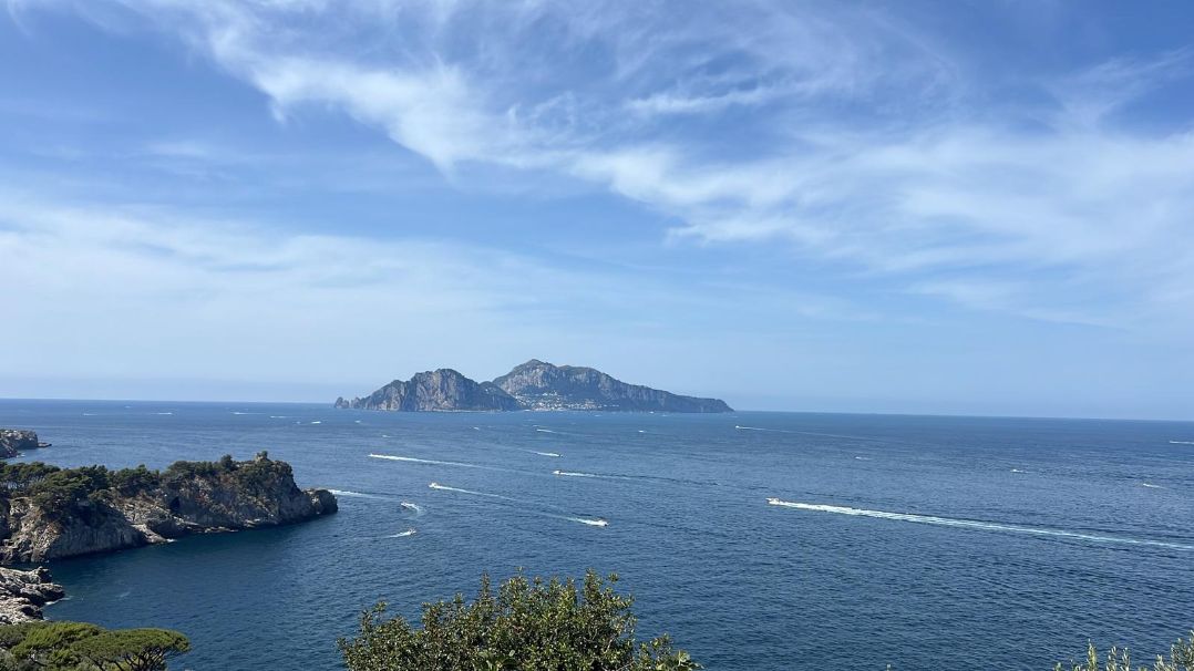 Anacapri, 30enne cade in spiaggia e si ferisce seriamente