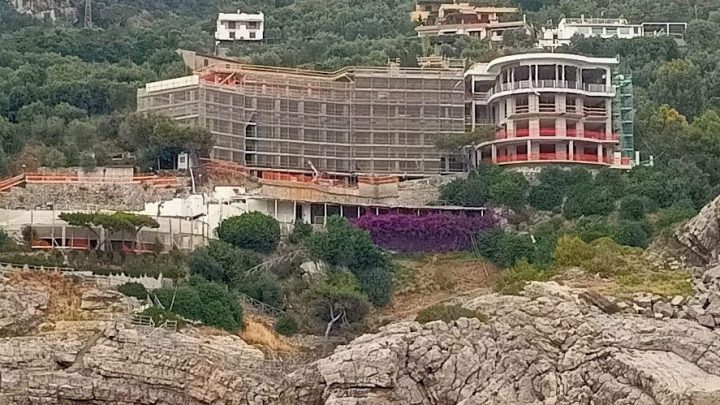 Ristrutturazione ex “Hotel Delfino”, nuova gestione e nuovi… interrogativi