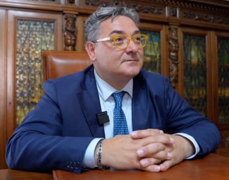 Il primo cittadino di Sarno rinuncia al 50% dell’indennità per …”questioni di cuore”