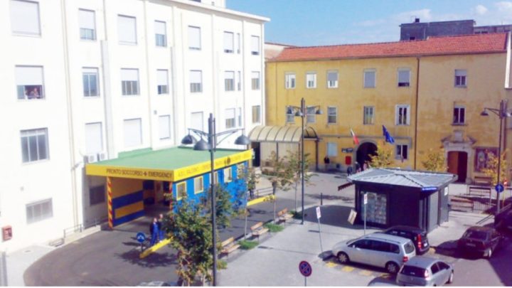 Ospedale Eboli, carenza personale: 30 addetti alla Cardiologia interrompono il servizio per 2 ore