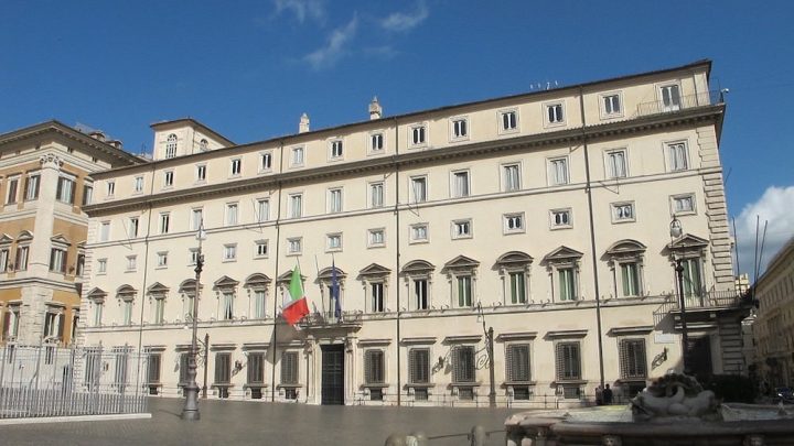 Quasi  raddoppiati gli stipendi ai ministri non parlamentari