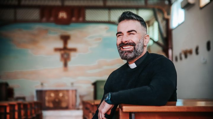 Don Cosimo Schena, il Vangelo nell’era del social