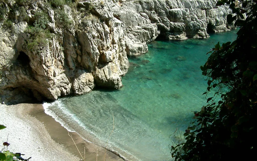 Massa Lubrense, migliorano le condizioni del ragazzo ferito dopo un tuffo