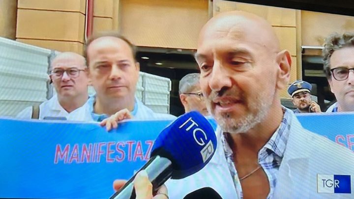 Napoli, Medici di famiglia in piazza per dire no al ruolo unico